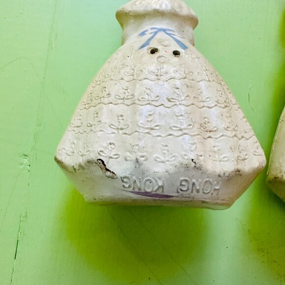 Vintage 60s Salt and Pepper Shakers Praying Girls Thanksgiving Decor Enseco - Picture 10 of 12